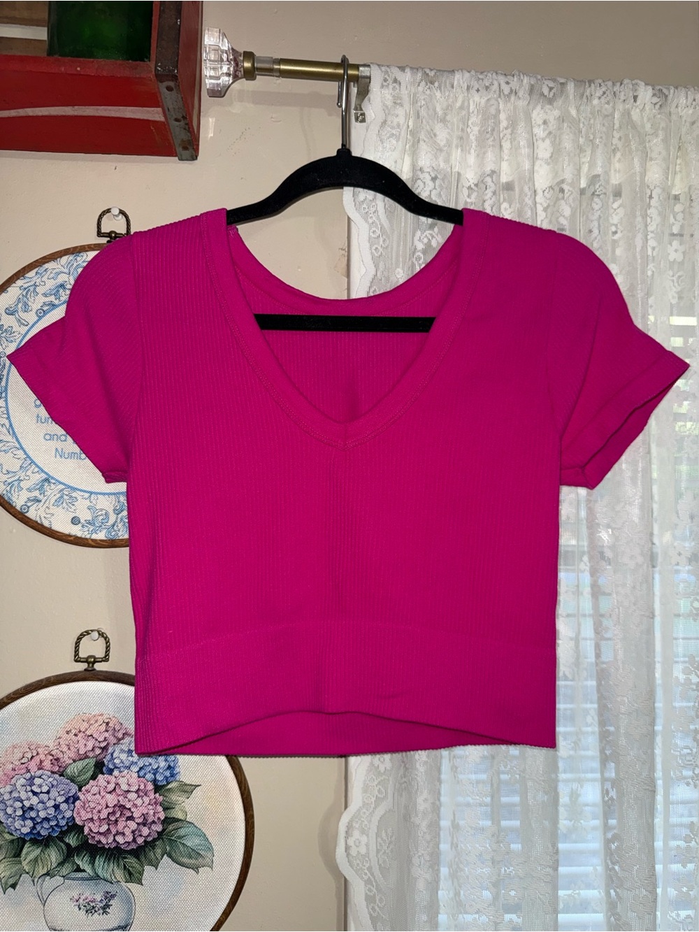 Ribbed V-Neck Crop Top in Fuchsia